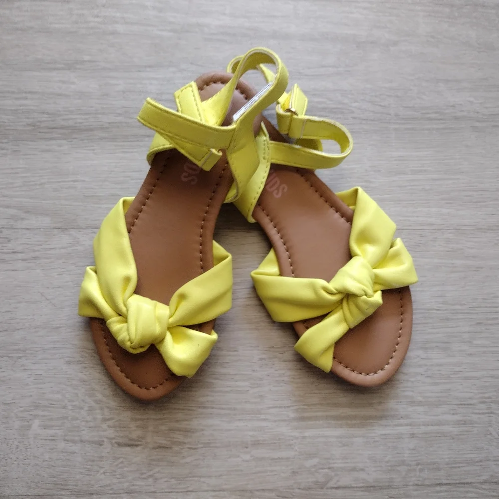 Yellow knot straps and easy-on off Sandals Little girls Size 11 NWOT